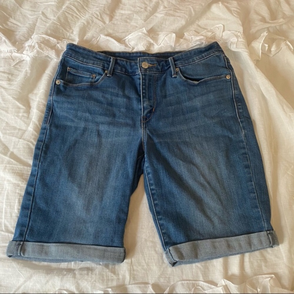 Levi’s Long Denim Cuffed Shorts Size 30